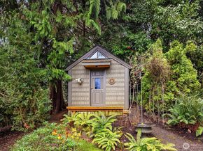 3333 43rd Avenue NE, Seattle WA 98105