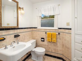 3333 43rd Avenue NE, Seattle WA 98105