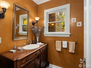 3333 43rd Avenue NE, Seattle WA 98105