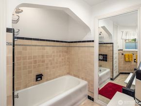 3333 43rd Avenue NE, Seattle WA 98105