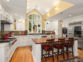 3333 43rd Avenue NE, Seattle WA 98105