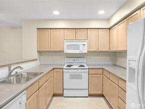 2001 120th Place NE 8104, Everett WA 98208