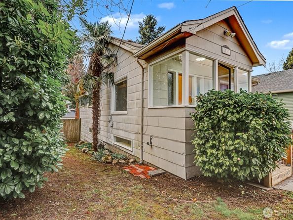 8535 18th Avenue NW, Seattle WA 98117