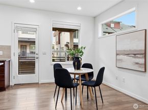 924 7th Avenue NE, Issaquah WA 98029