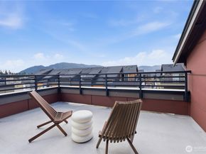 924 7th Avenue NE, Issaquah WA 98029