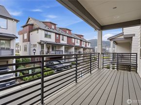 924 7th Avenue NE, Issaquah WA 98029