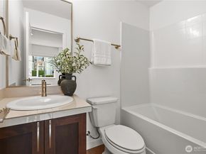 924 7th Avenue NE, Issaquah WA 98029