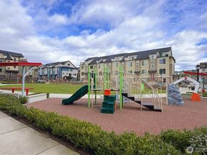 924 7th Avenue NE, Issaquah WA 98029