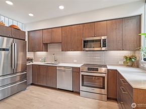 3070 SW Avalon Way E, Seattle WA 98126