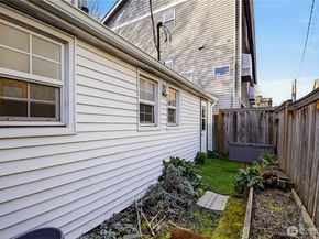 7870 Green Lake Drive N 10, Seattle WA 98103