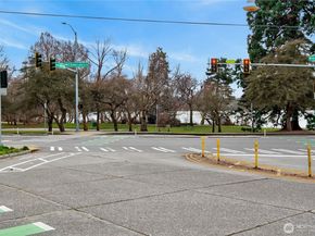 7870 Green Lake Drive N 10, Seattle WA 98103