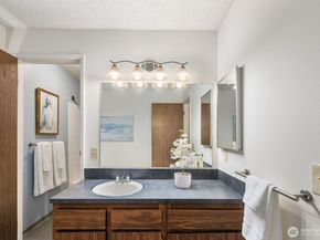 13741 15th Avenue NE C3, Seattle WA 98125