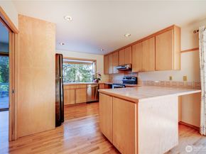 15728 NE 61st Ct, Redmond WA 98052