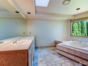 15728 NE 61st Ct, Redmond WA 98052