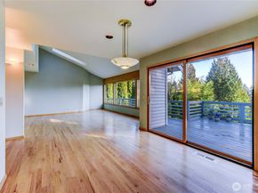 15728 NE 61st Ct, Redmond WA 98052