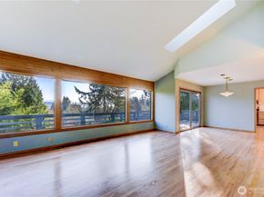 15728 NE 61st Ct, Redmond WA 98052