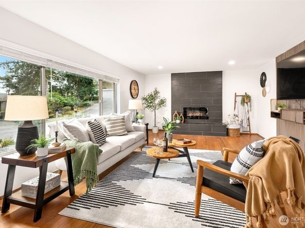 13922 Manor Way, Lynnwood WA 98087