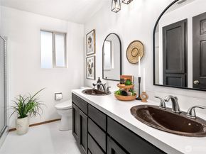 13922 Manor Way, Lynnwood WA 98087