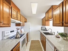 1965 12th Avenue W 403, Seattle WA 98119