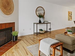 10501 8th Avenue NE 406, Seattle WA 98125