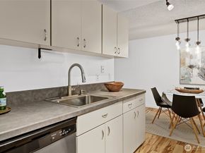 10501 8th Avenue NE 406, Seattle WA 98125