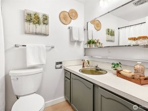 1641 N 185th Street, Shoreline WA 98133