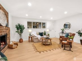 1641 N 185th Street, Shoreline WA 98133