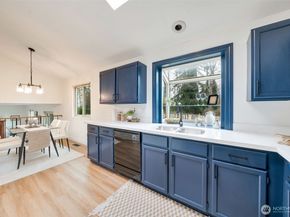 953 Field Avenue NE, Renton WA 98059