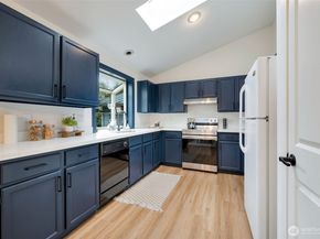 953 Field Avenue NE, Renton WA 98059