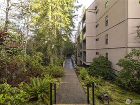 15512 Country Club Drive B14, Mill Creek WA 98012