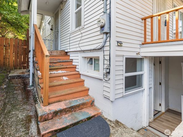 2305 24th Avenue S, Seattle WA 98144