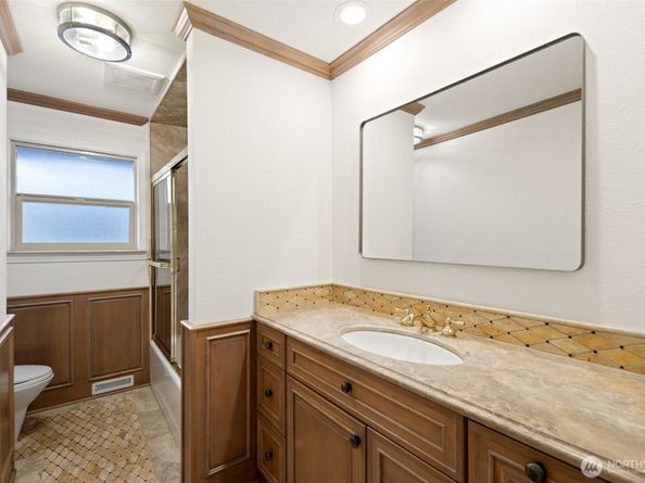 7915 37th Avenue S, Seattle WA 98118