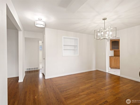 7915 37th Avenue S, Seattle WA 98118