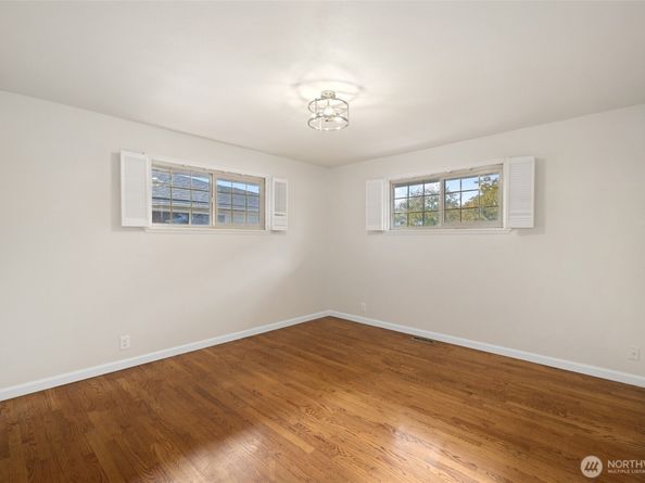 7915 37th Avenue S, Seattle WA 98118