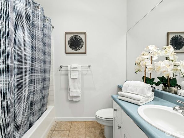 23420 SE Black Nugget Road C303, Issaquah WA 98029