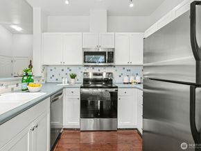 23420 SE Black Nugget Road C303, Issaquah WA 98029