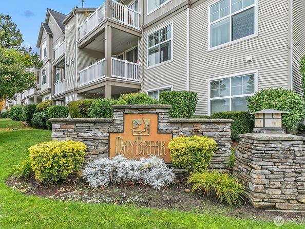 23420 SE Black Nugget Road C303, Issaquah WA 98029