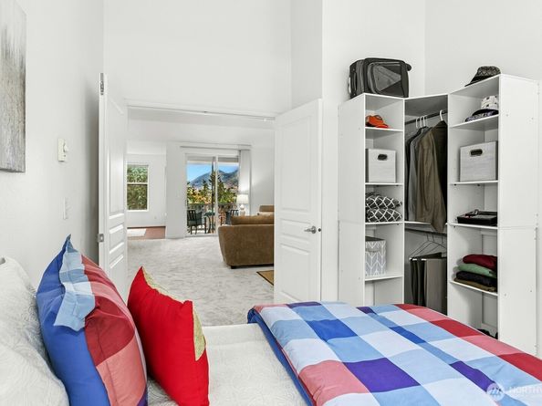 23420 SE Black Nugget Road C303, Issaquah WA 98029