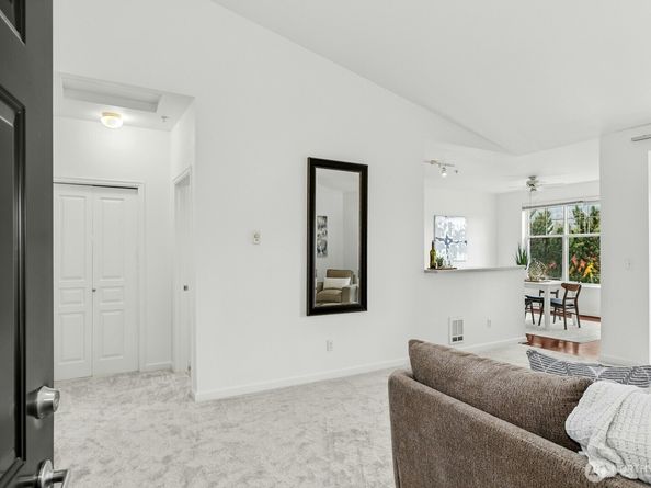 23420 SE Black Nugget Road C303, Issaquah WA 98029