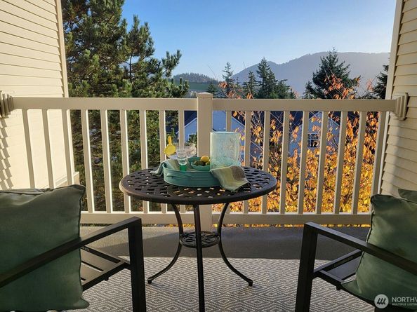 23420 SE Black Nugget Road C303, Issaquah WA 98029