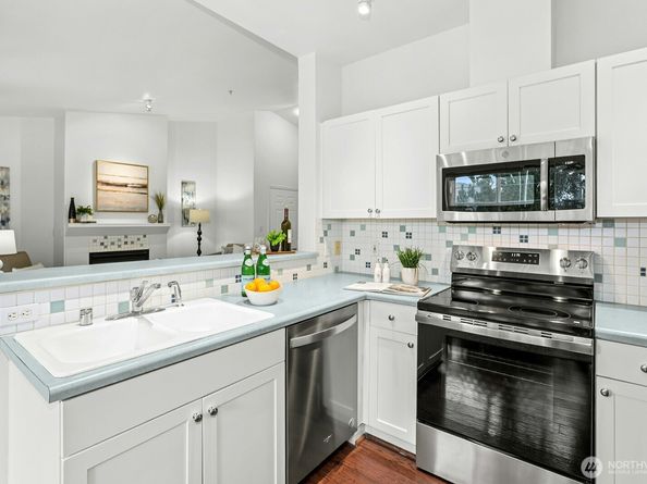 23420 SE Black Nugget Road C303, Issaquah WA 98029