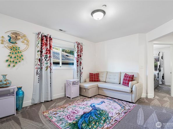 20042 94th Avenue NE, Bothell WA 98011