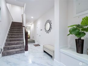 20042 94th Avenue NE, Bothell WA 98011