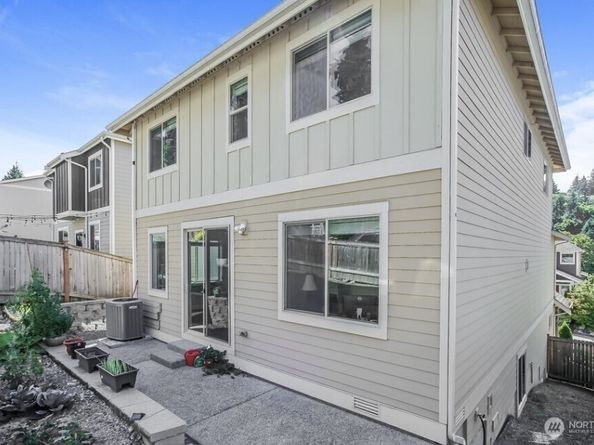 20042 94th Avenue NE, Bothell WA 98011