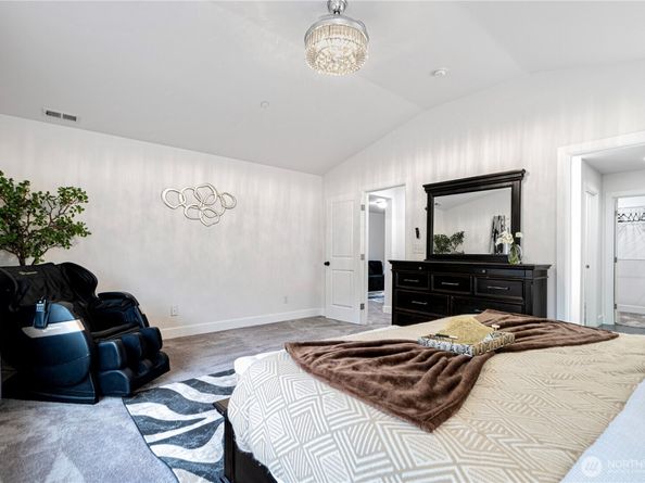 20042 94th Avenue NE, Bothell WA 98011