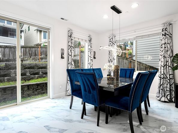 20042 94th Avenue NE, Bothell WA 98011