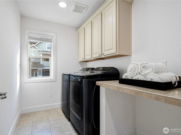 20042 94th Avenue NE, Bothell WA 98011