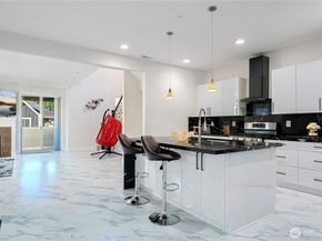 20042 94th Avenue NE, Bothell WA 98011