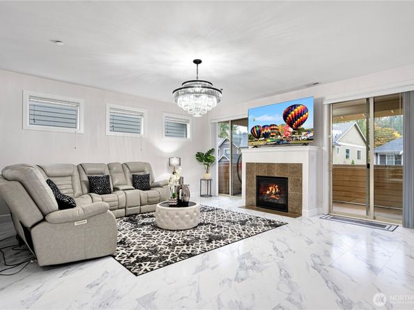 20042 94th Avenue NE, Bothell WA 98011