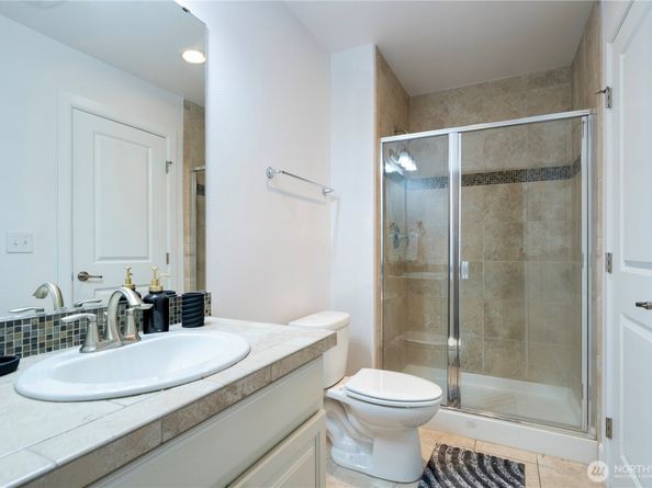 20042 94th Avenue NE, Bothell WA 98011